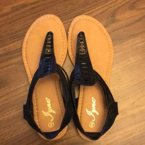 Jynx. Size 8. Black.